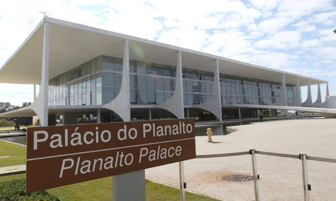 Governo Lula deve fixar salário mínimo em R$ 1.518 para 2025