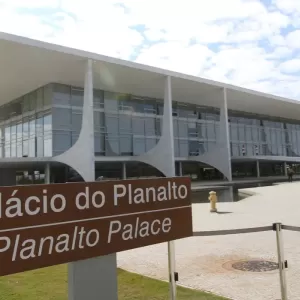 Governo Lula deve fixar salário mínimo em R$ 1.518 para 2025